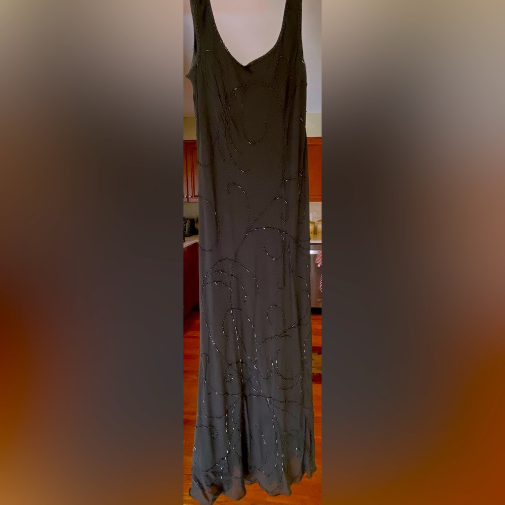 Jones New York size 12 100% silk evening gown with beads